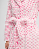 Bata larga de invierno jacquard fucsia con bolsillos