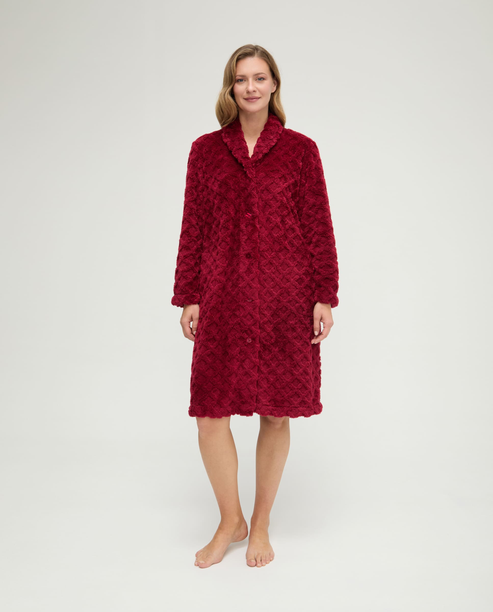 Bata corta de invierno jacquard burdeos con botones