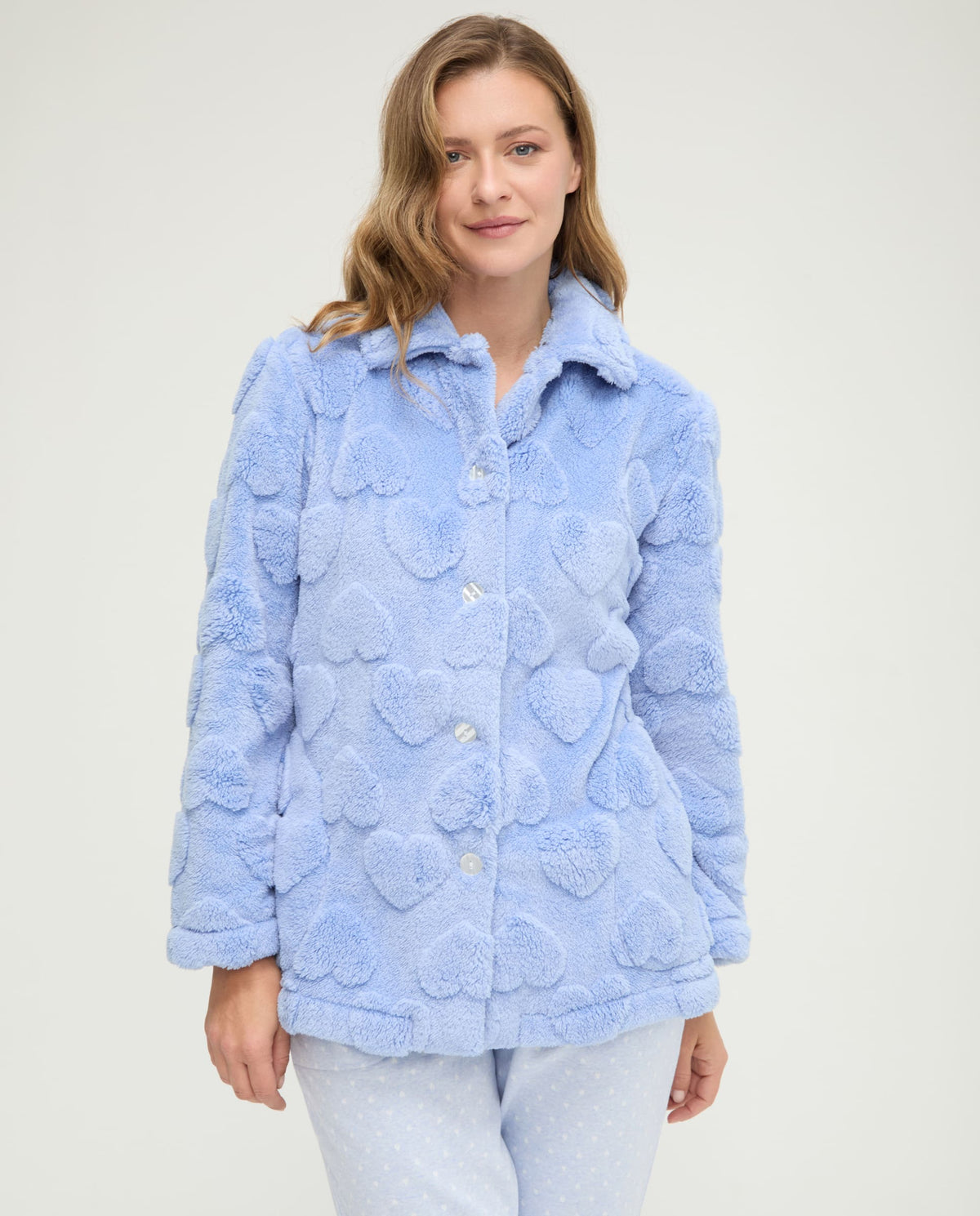 Bata corta de invierno jacquard azul de corazones con bolsillos