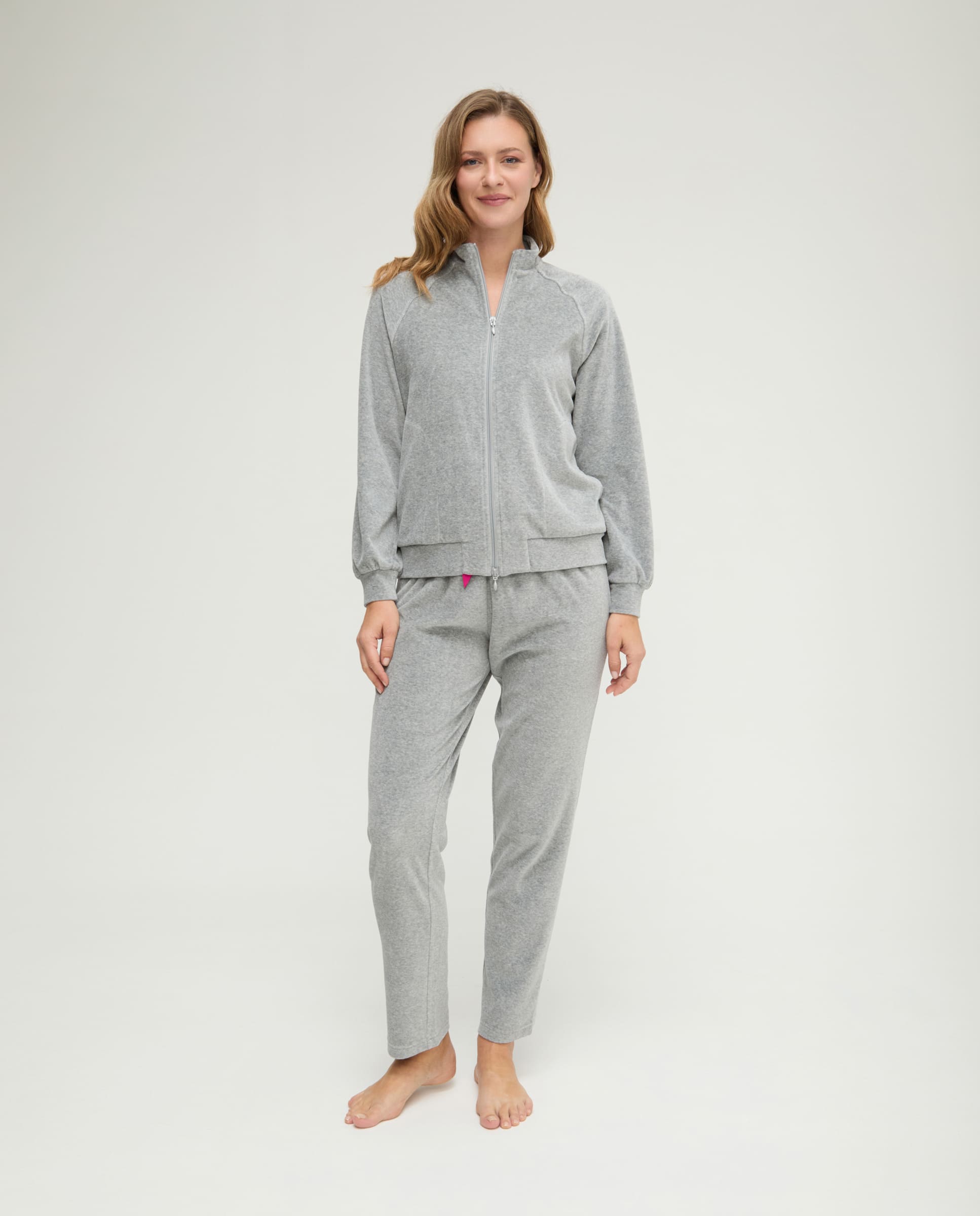 Pijama de invierno manga larga terciopelo gris con cremallera