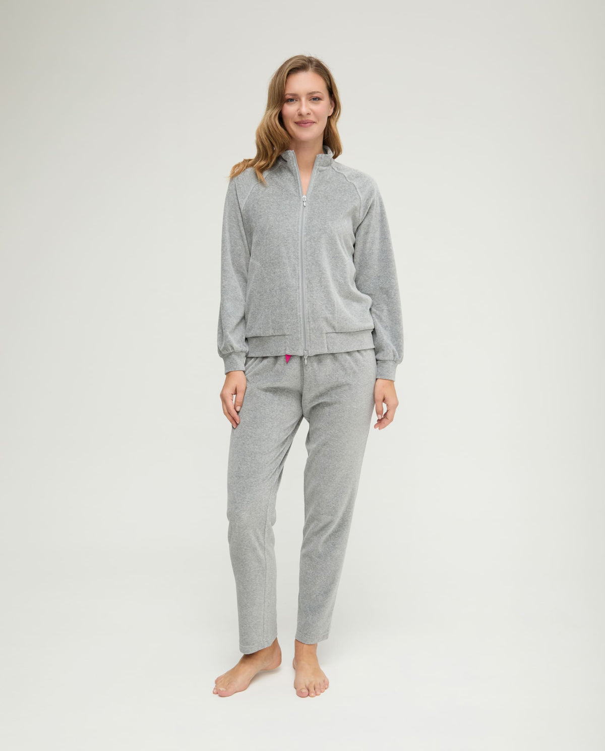 Pijama de invierno manga larga terciopelo gris con cremallera