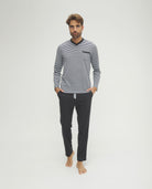 Pijama de hombre de invierno manga larga gris de rayas cuello pico