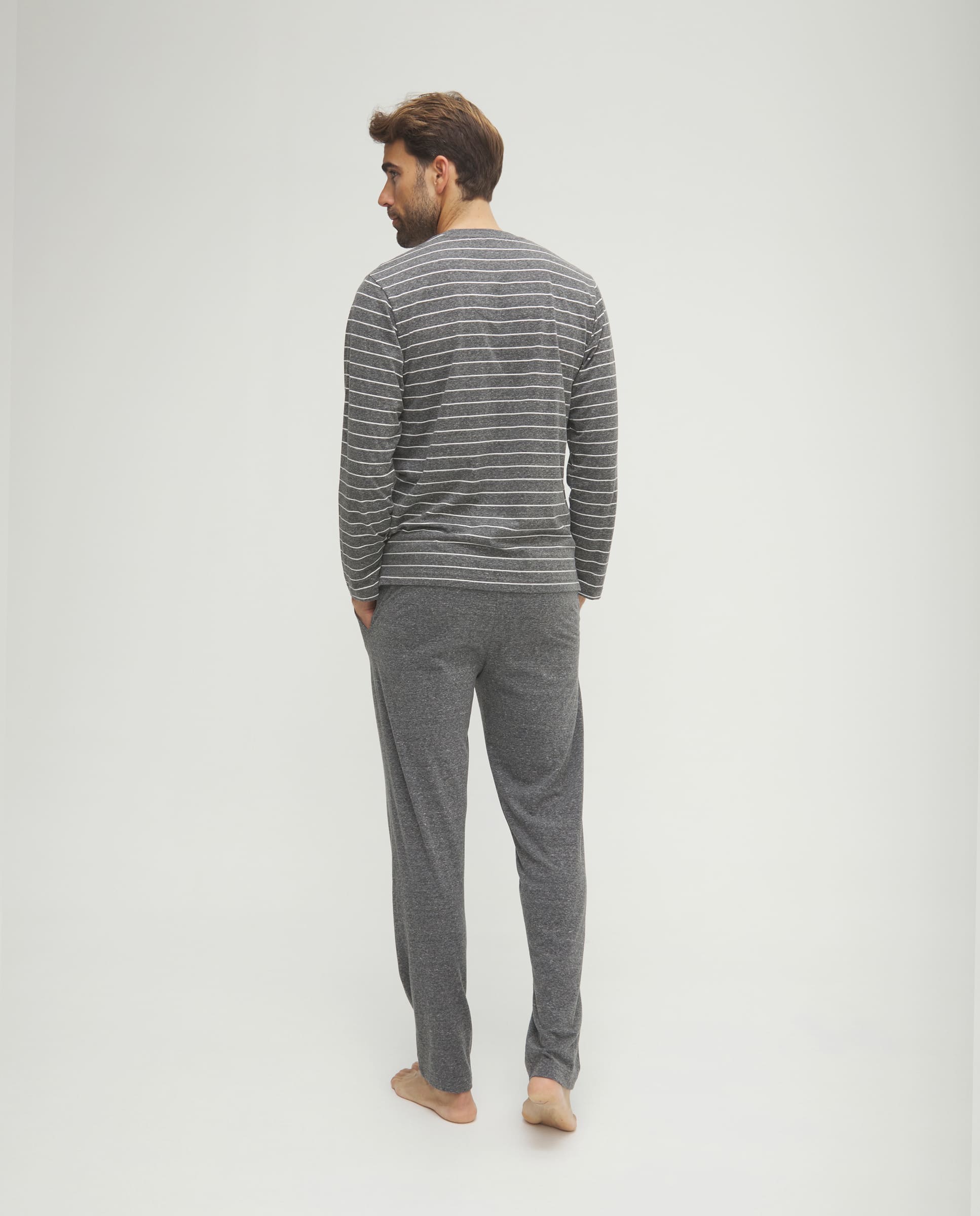 Pijama de hombre de invierno manga larga gris de rayas cuello redondo