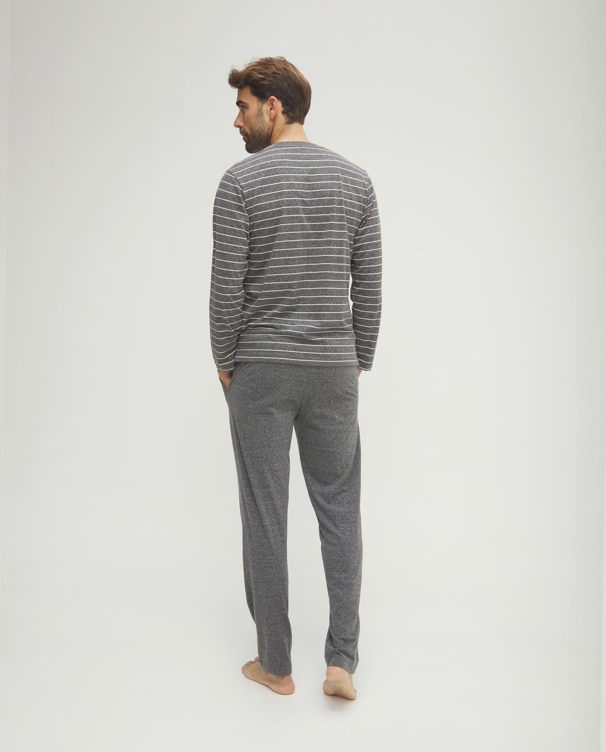 Pijama de hombre de invierno manga larga gris de rayas cuello redondo