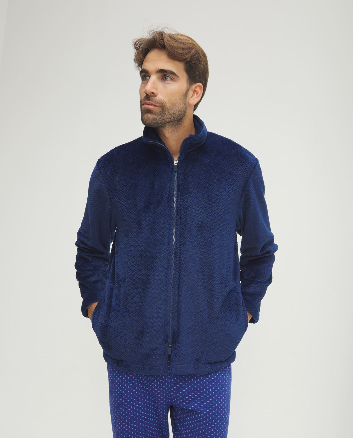 Bata corta de hombre de invierno jacquard azul con cremallera