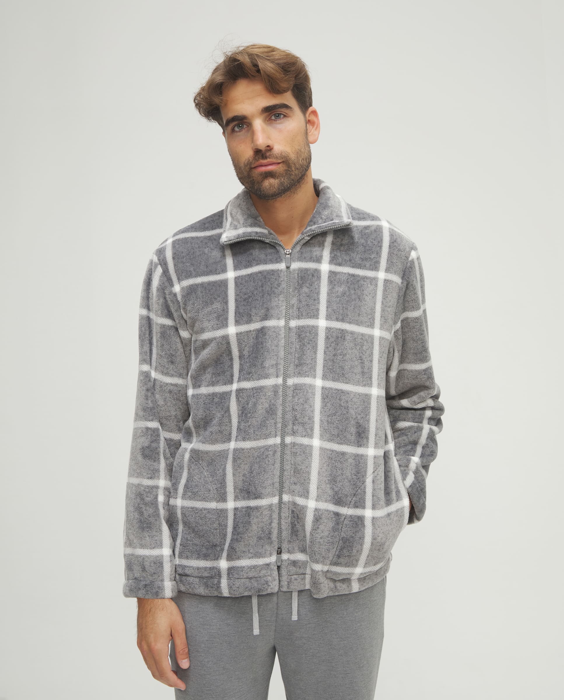 Bata corta de hombre de invierno gris de cuadros con cremallera