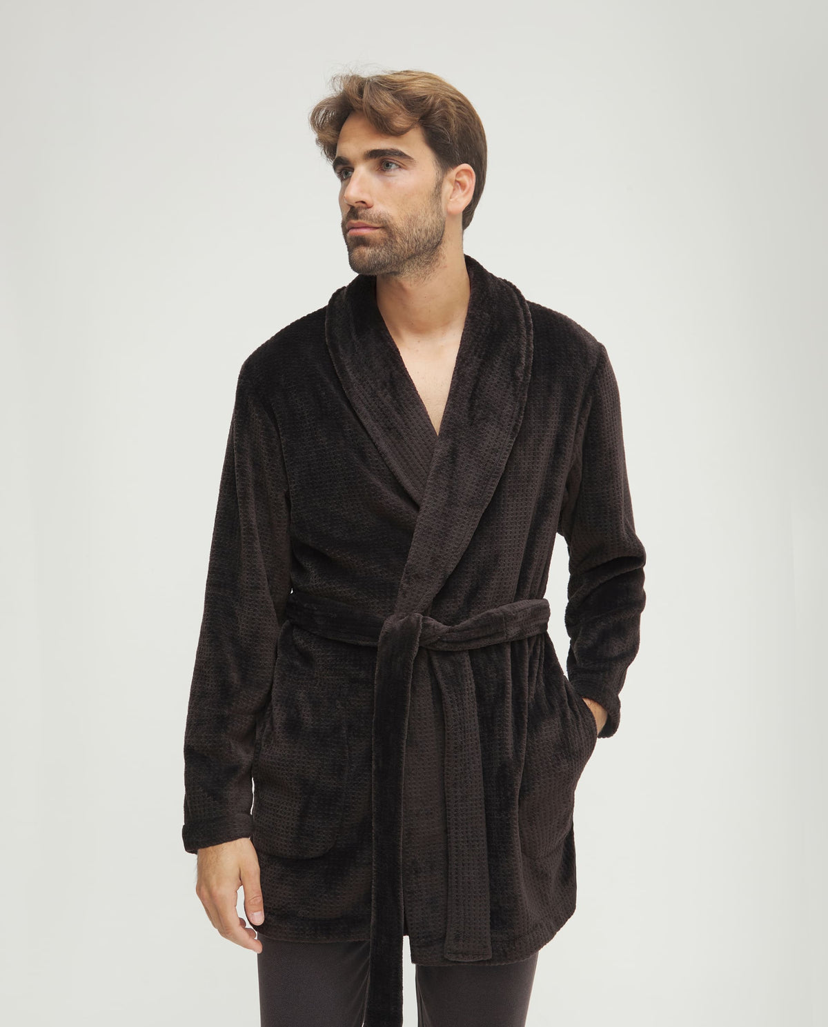 Bata corta de hombre de invierno jacquard marrón con cinturón
