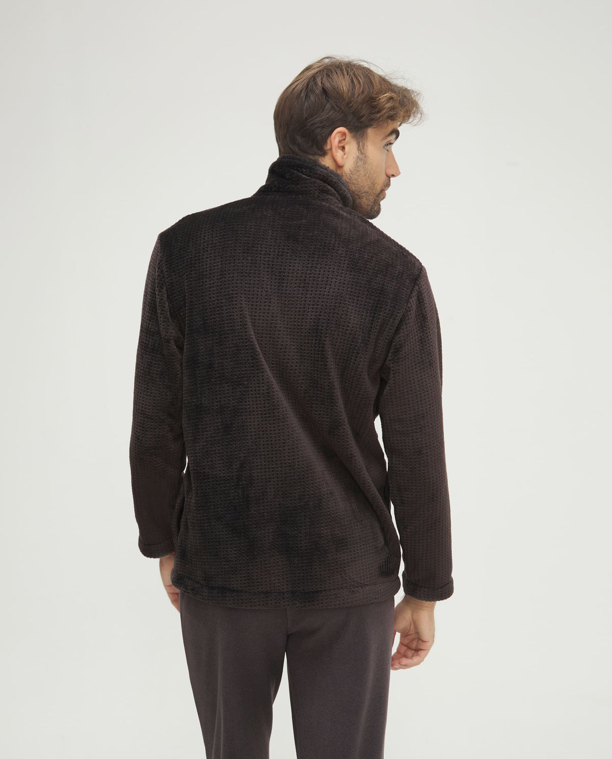 Bata corta de hombre de invierno jacquard marrón con cremallera