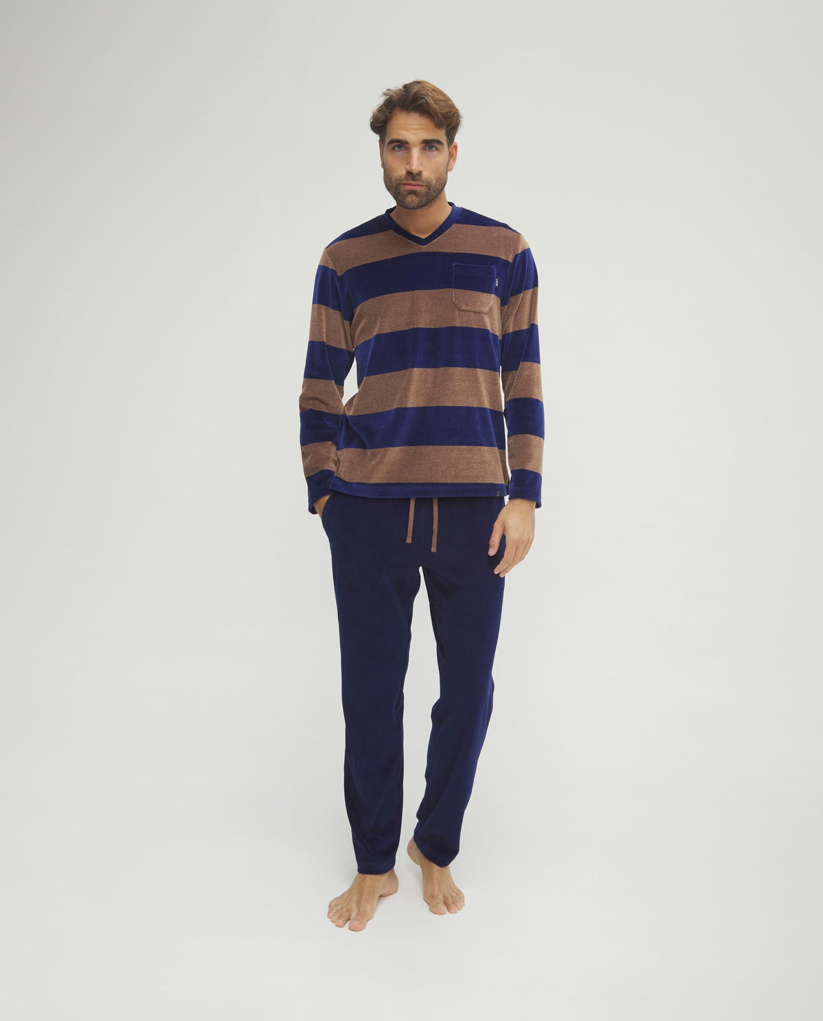 Pijama de hombre de invierno manga larga terciopelo marrón de rayas