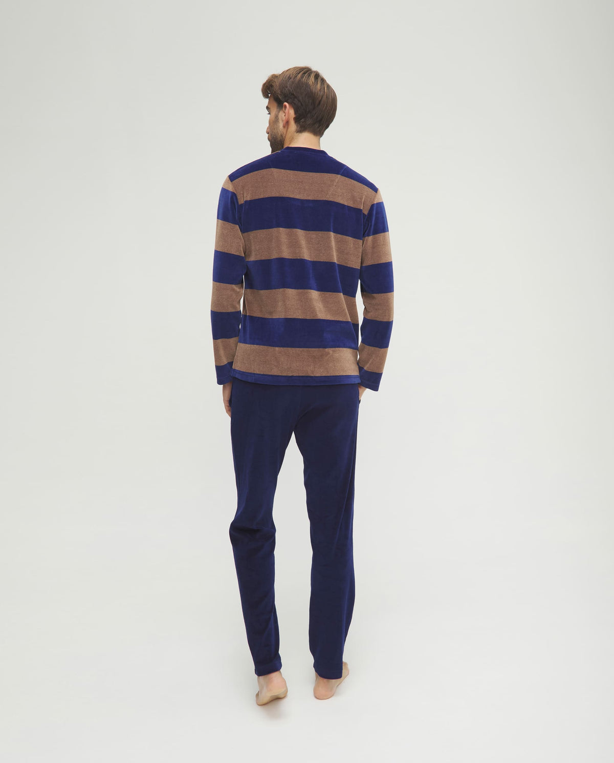 Pijama de hombre de invierno manga larga terciopelo marrón de rayas