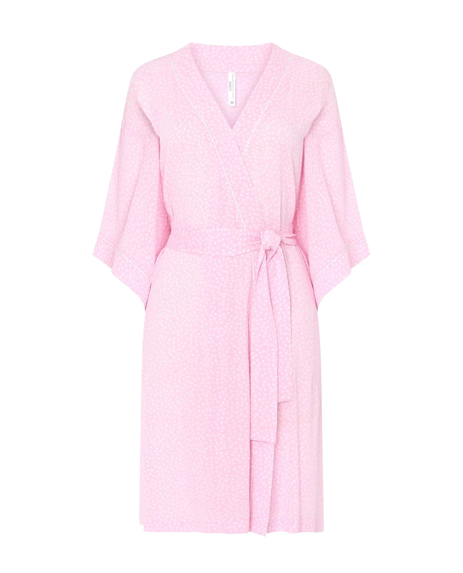 Bata corta de mujer jacquard viscosa 
rosa a topitos,  vivo en cuello, bolsillos laterales, cinturón y manga francesa - Rosa