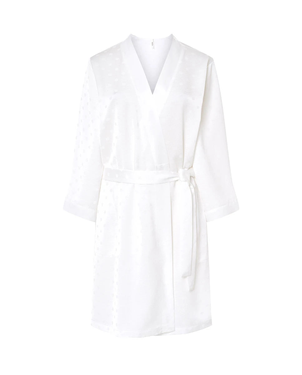 Bata lencera larga de mujer de manga larga cruzada con cinturón y bolsillos en suave tejido plana marfil con topos raso.