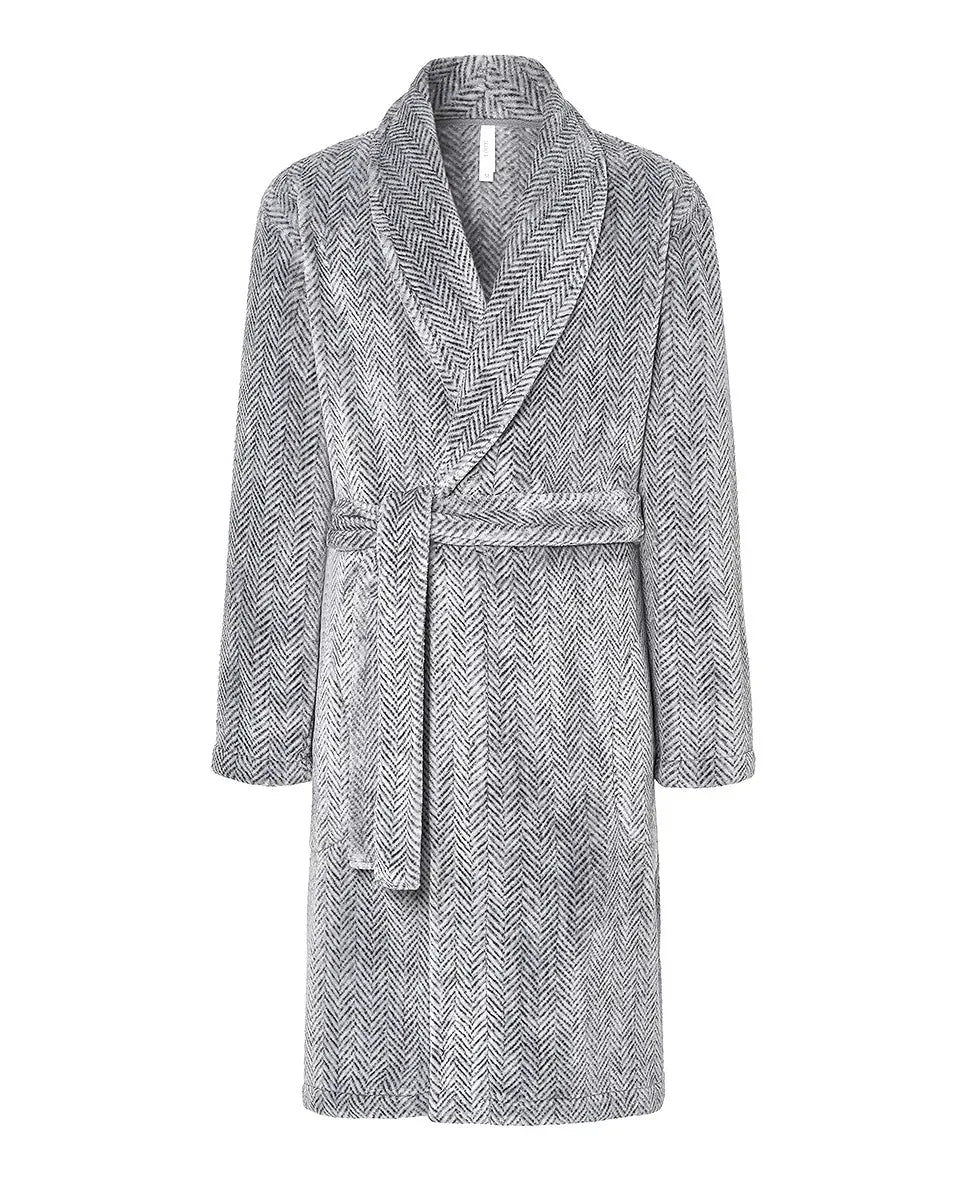 Elegante bata gris de espiga con cuello smoking, mangas largas y cinturón de anudar