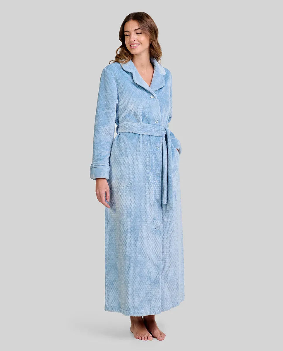 Mujer con bata larga de elegante Jacquard rosa palo, cuello solapa, botones, cinturón y bolsillos laterales