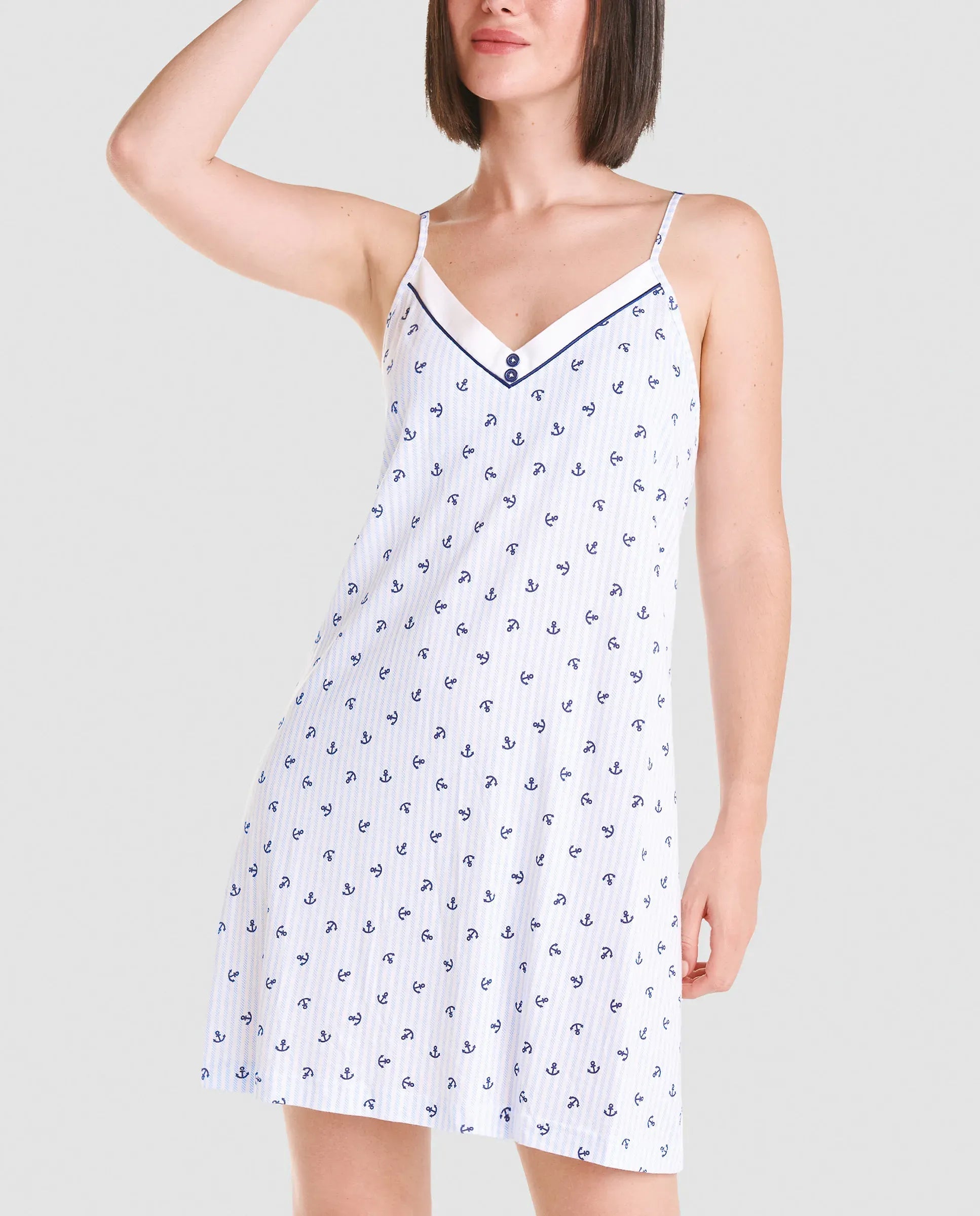 Camisón corto de mujer Lohe, tejido algodón modal estampado anclas, con vivo y tirantes.