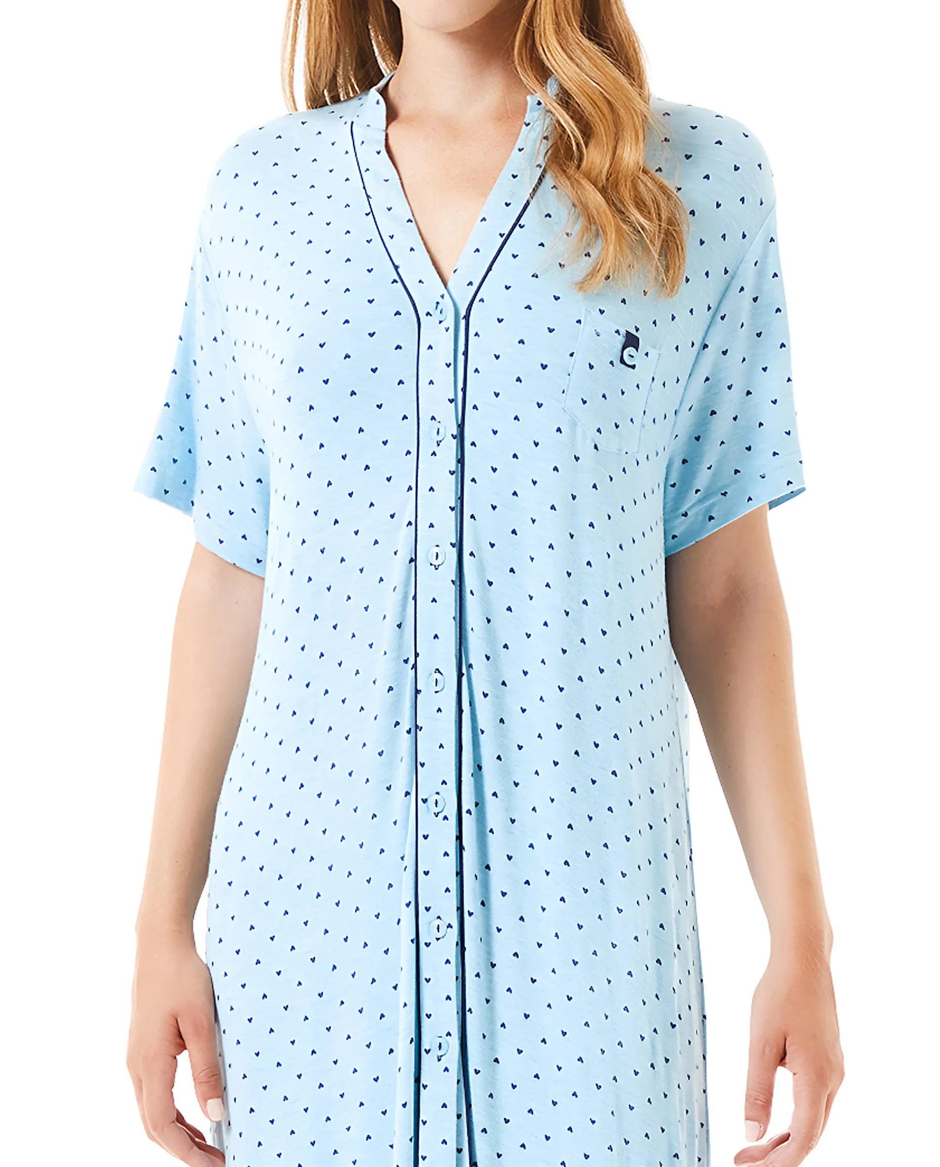 Detalle del estampado verde con pequeños cactus en la camisola sin mangas para verano