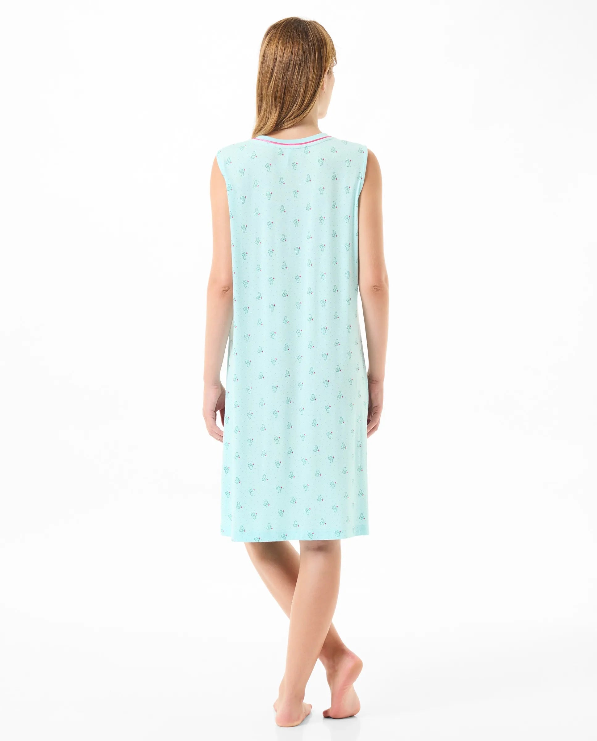 Camisón corto de mujer, estampado cactus, cuello con botones, sin mangas.