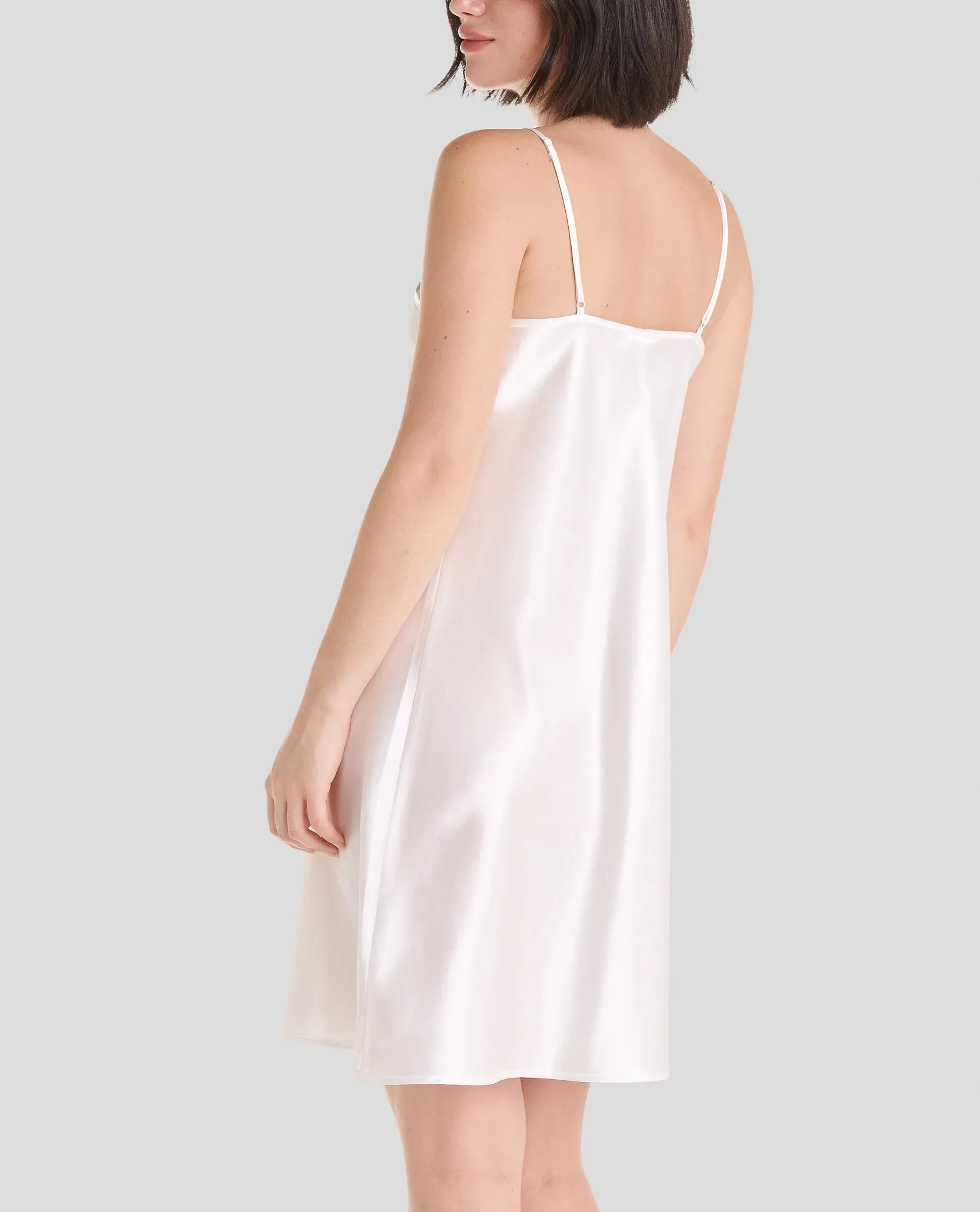 Camisón corto de raso tirantes — Marfil