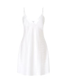 Camisón lencero corto de mujer en suave tejido plana marfil con topos de raso, escote pico y tirantes finos.