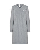 Detalle del cinturón de la bata de mujer de invierno en modal gris con detalles de raso