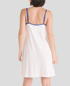 Camisón corto de verano tejido algodón modal estampado topitos, bieses de raso y tirantes.