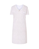 Camisón de mujer de manga corta en punto estampado piel camel, cuello pico y bolsillo decorativo.