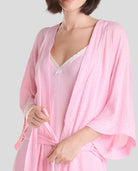 Conjunto de camisón de tirantes rosa con puntilla y bata de verano a juego