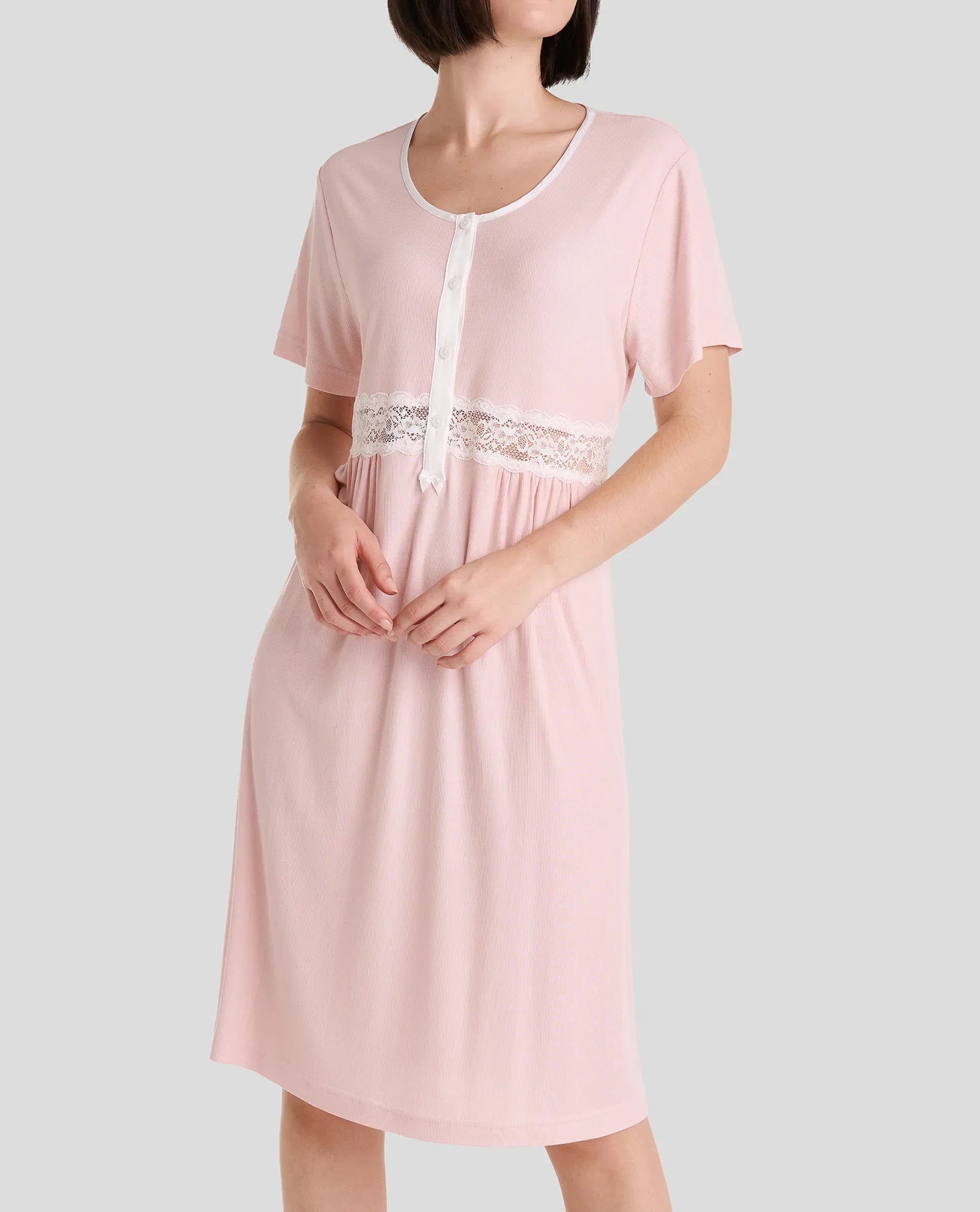 camisola rosa a topitos sin mangas con botones y bolsillo en el pecho