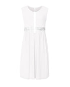 Detalle de bata lencera cruzada de verano color celeste para mujer con cuello smoking con vivo y cinturón
