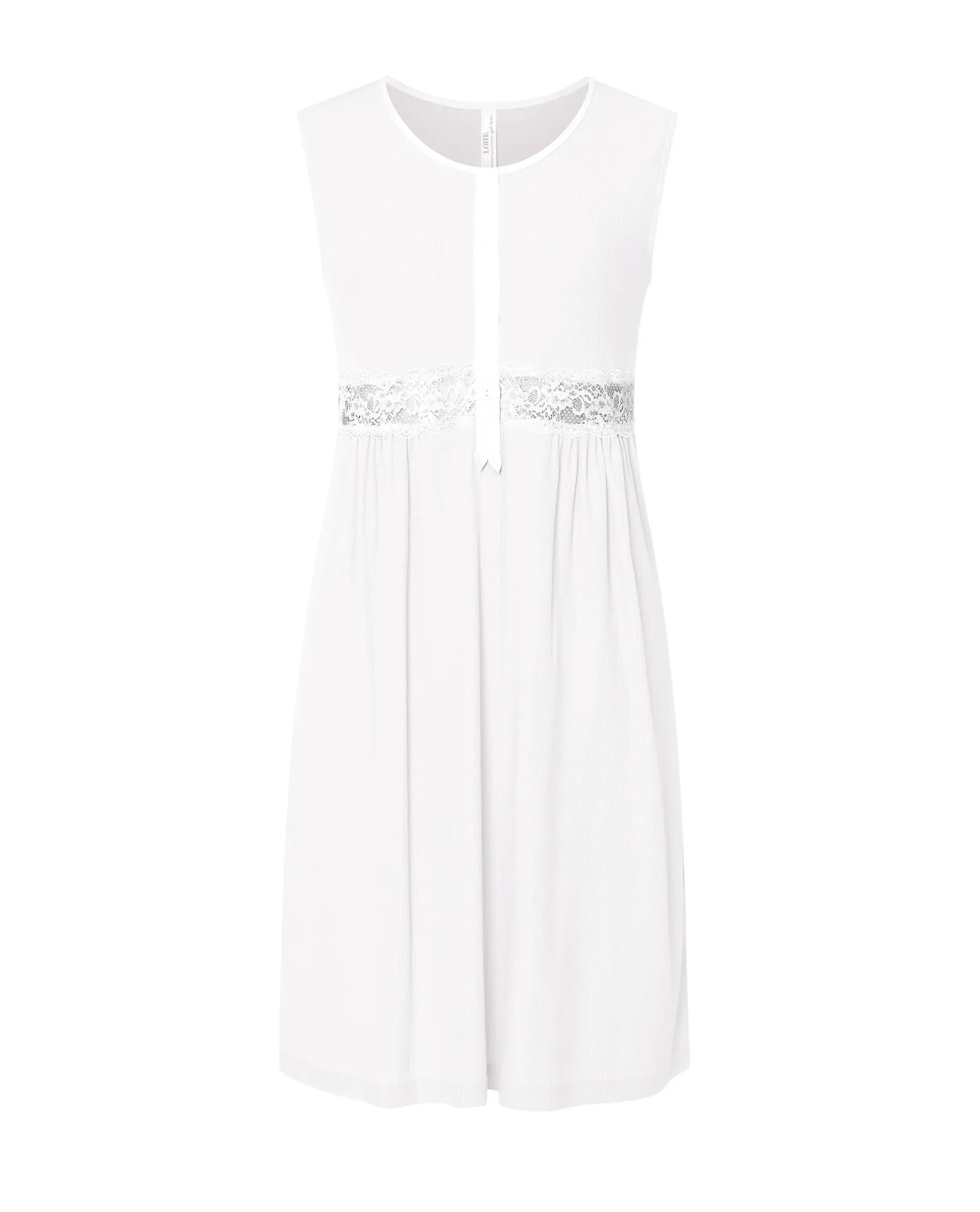 Detalle de bata lencera cruzada de verano color celeste para mujer con cuello smoking con vivo y cinturón