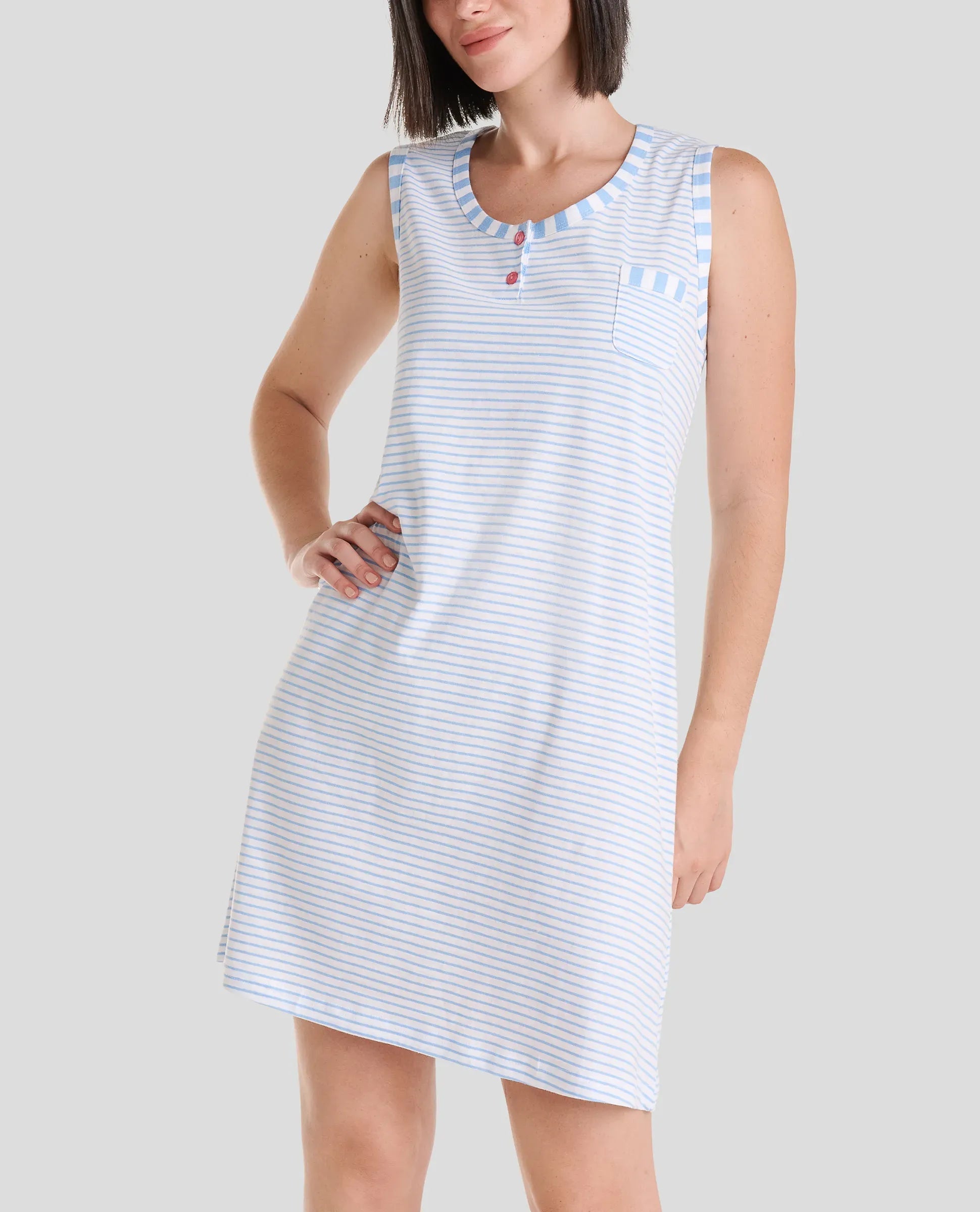 Camisón de mujer para verano sin mangas a rayas azules con cuello redondo y bolsillo decorativo