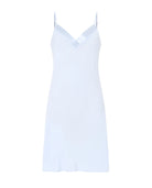 Camisón corto de mujer Lohe, tejido jacquard de viscosa celeste, con vivo de raso y tirantes.