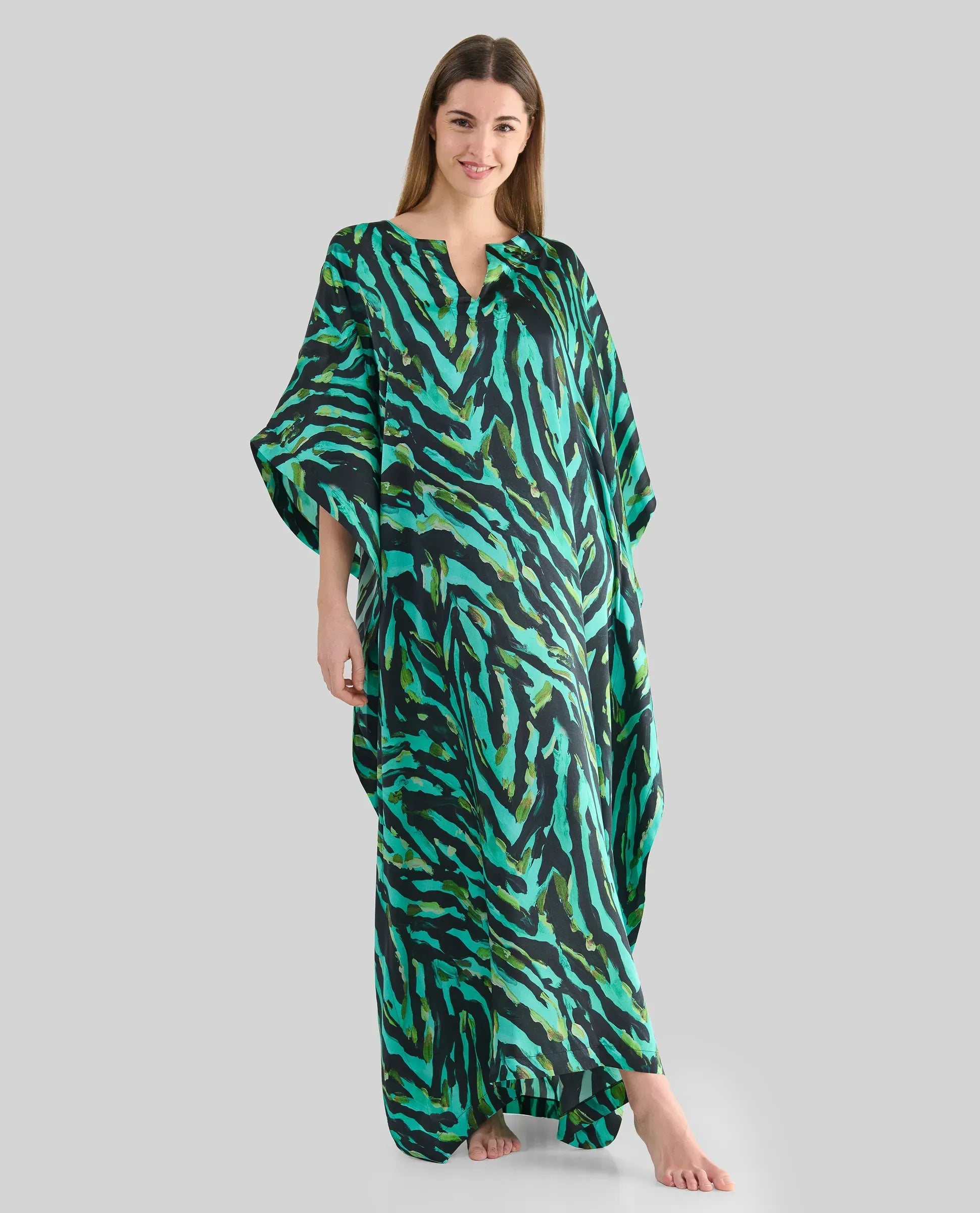 Kaftan de seda natural estampado con escote redondo y abertura central con manga mariposa al codo