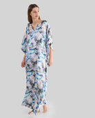 Kaftan de seda natural estampado con escote redondo y abertura central con manga mariposa al codo