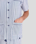 Pijama corto de hombre Lohe de viscosa con rayas, chaqueta abierta con botones y pantalón corto.