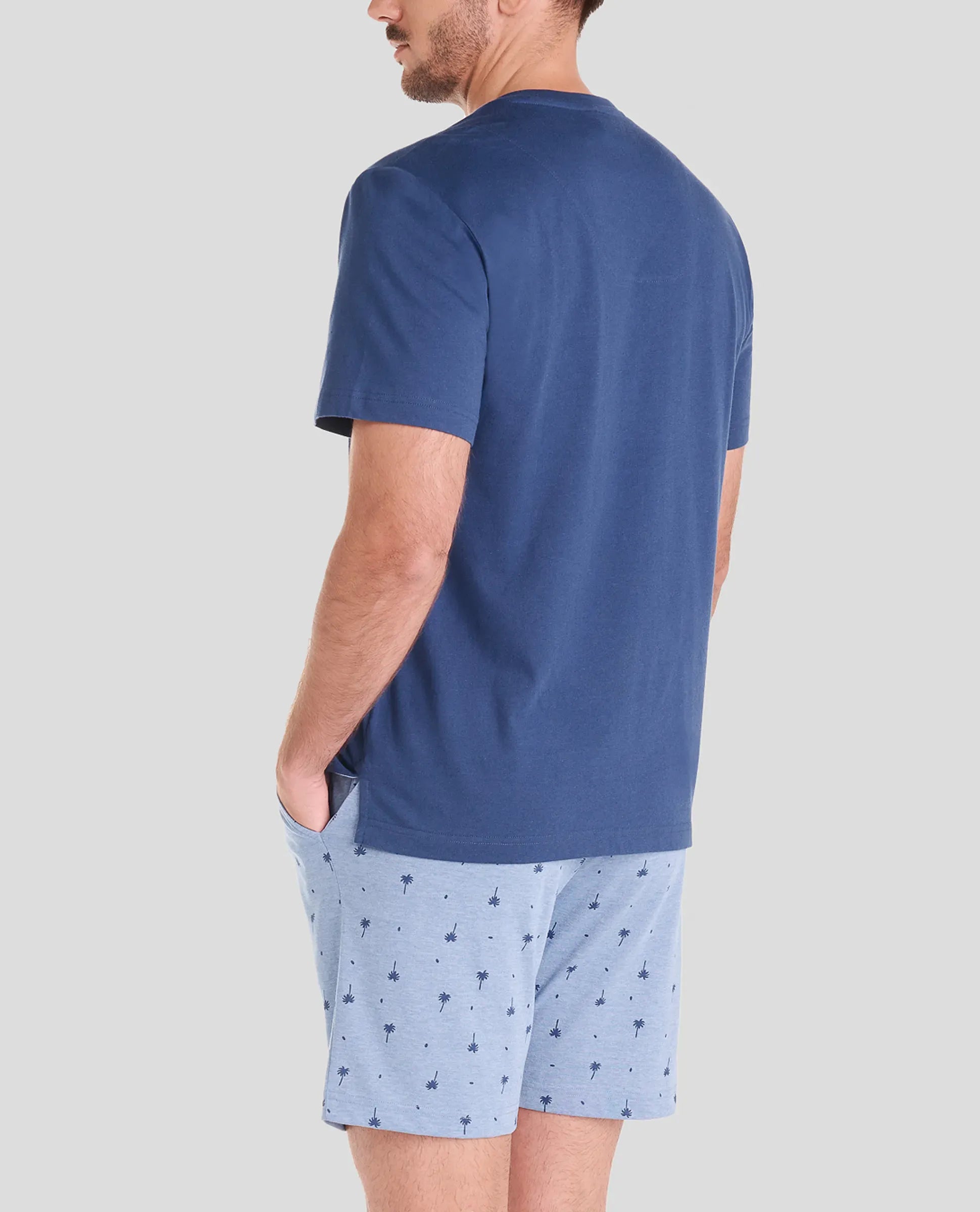 Pijama fresco para verano de camiseta de manga corta marino y pantalón a juego estampado palmeras