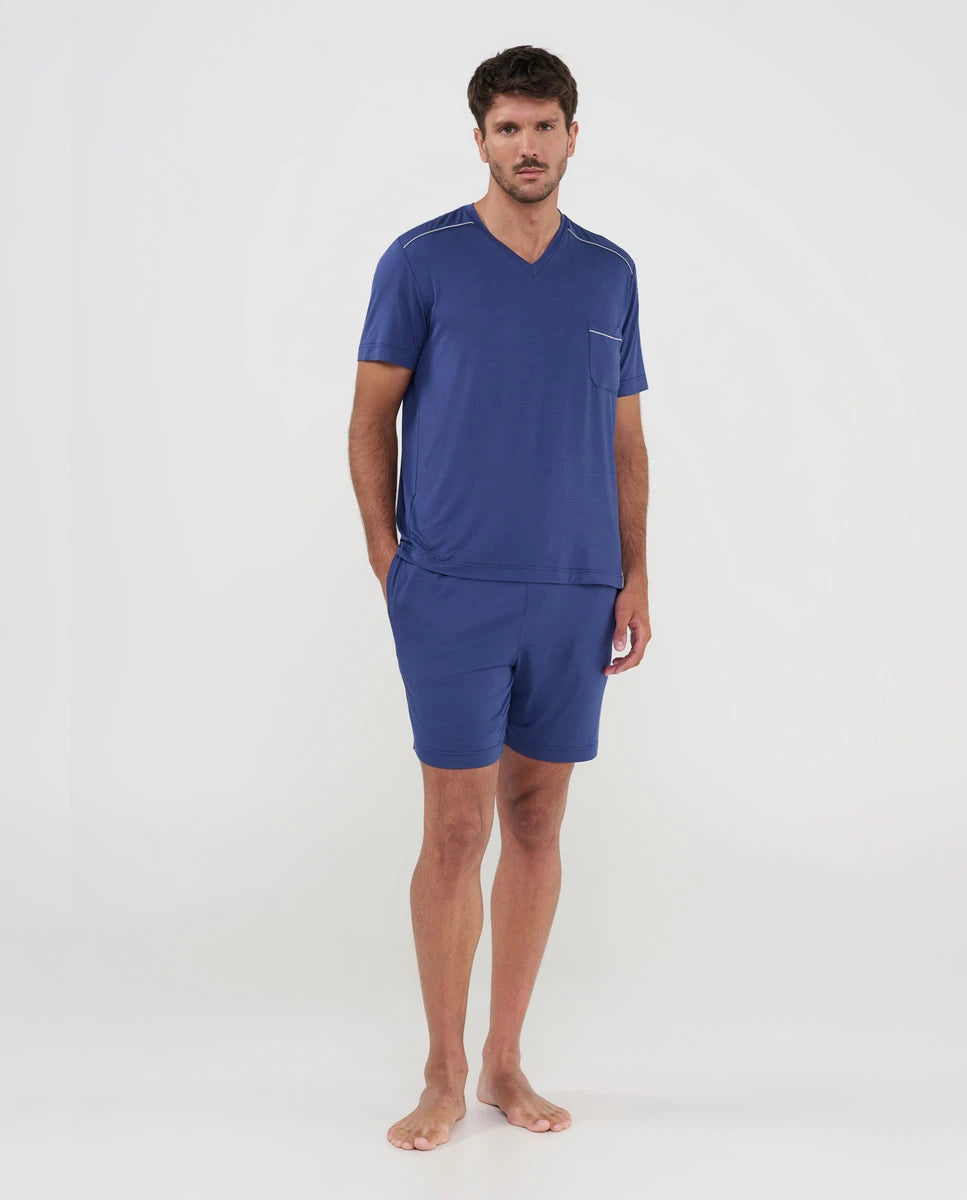 Hombre con pijama corto de verano modal azul de manga corta, cuello pico y pantalón corto