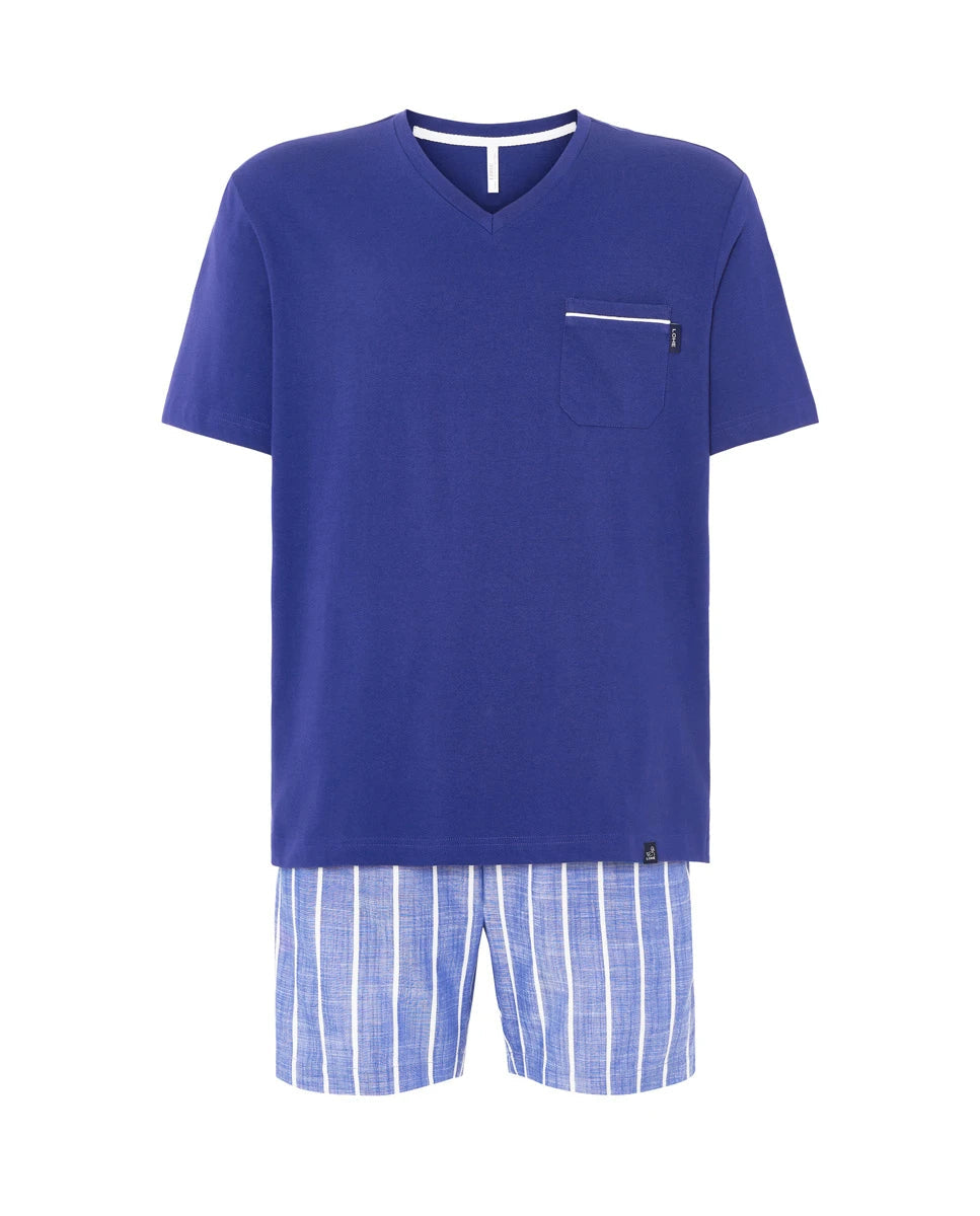 Pijama corto de hombre de manga corta con top liso en modal azul y cuello pico y pantalón rayas de punto con bolsillos.