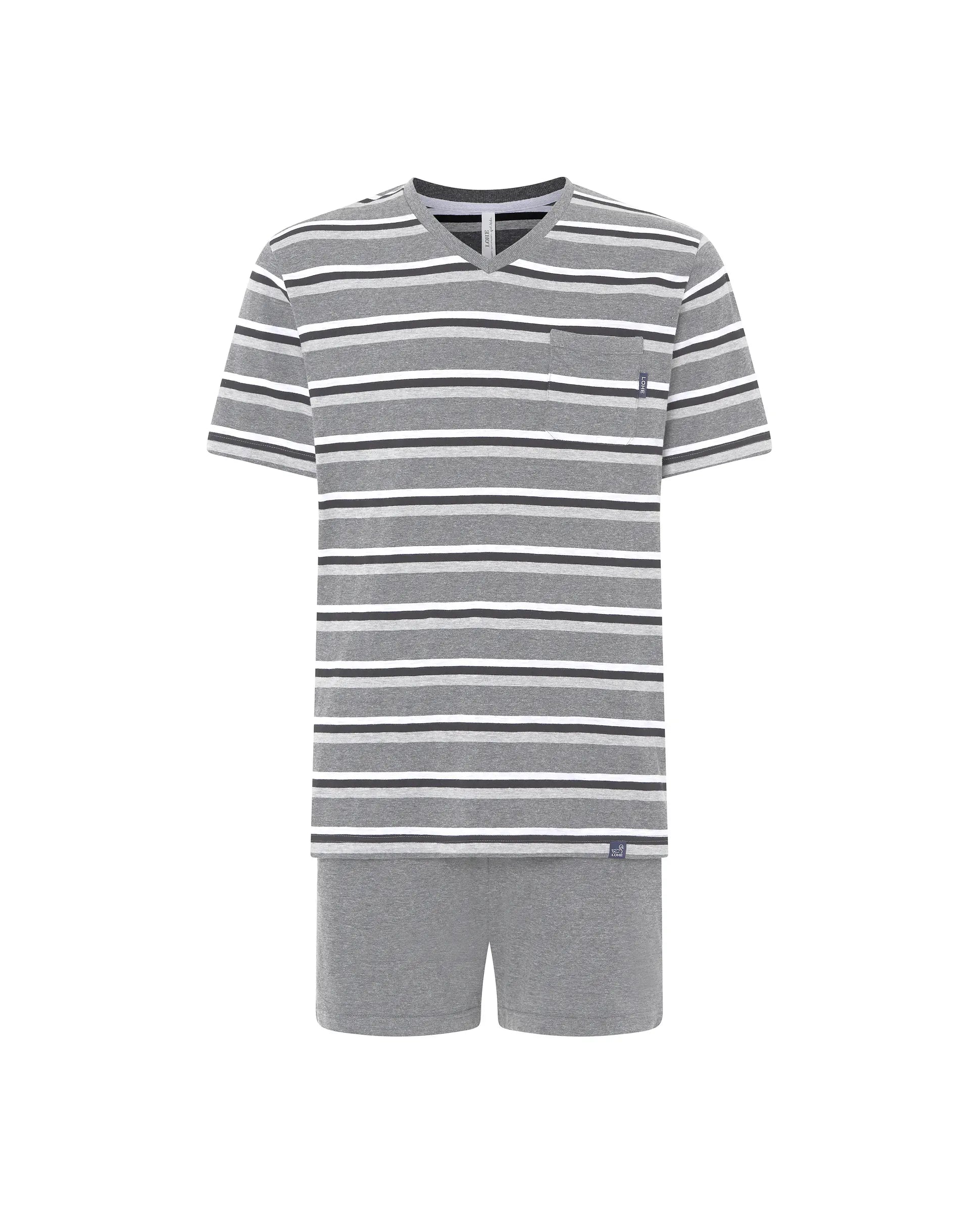 Pijama corto de hombre Lohe, top tejido rayas, cuello pico, bolsillo pecho, aberturas laterales y pantalón corto liso.