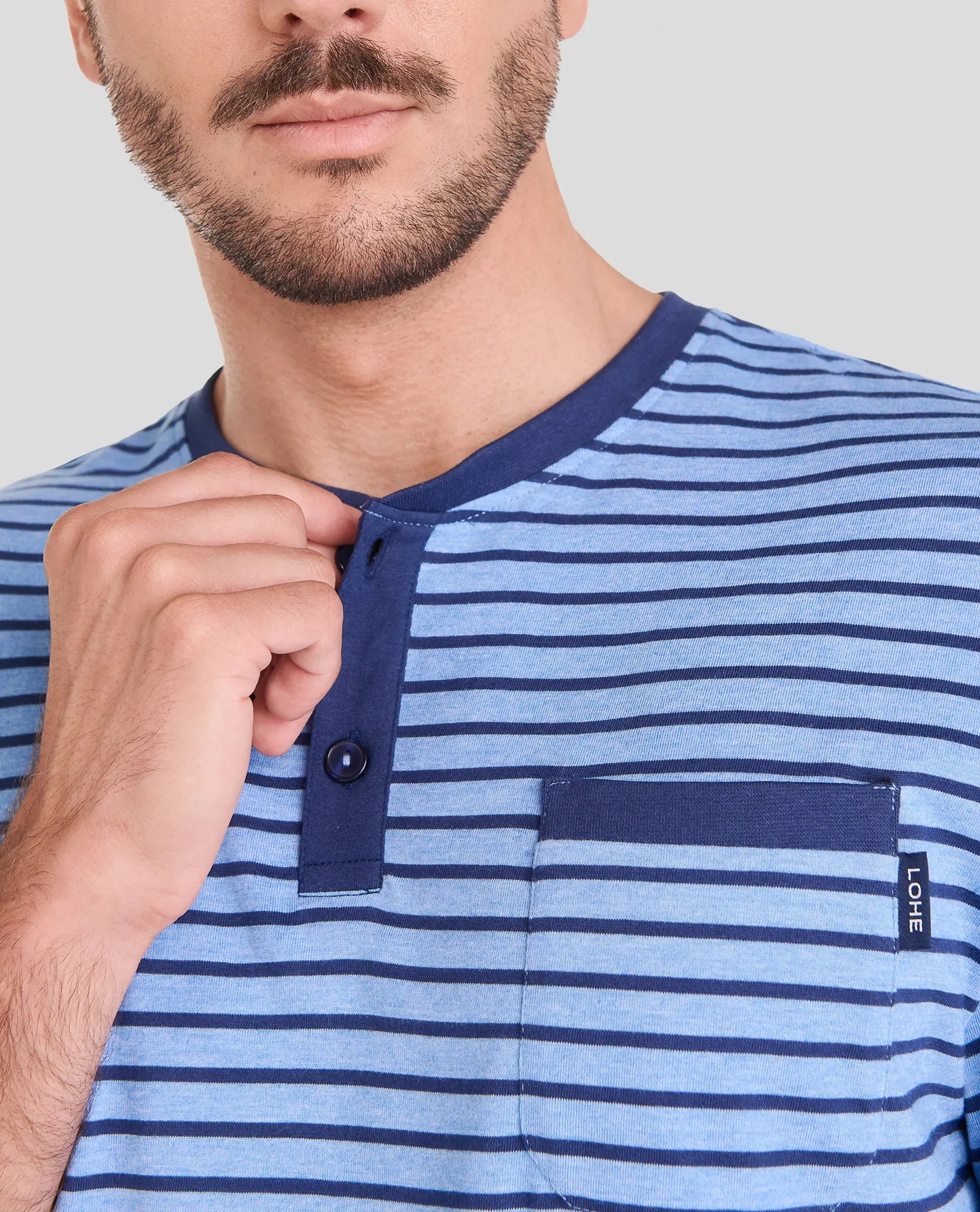 Camiseta de pijama a rayas para hombre de manga corta con cuello pata y bolsillo a contraste en marino
