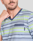 Pijama de caballero para verano de manga corta con estampado rayas, cuello pico y bolsillo pecho
