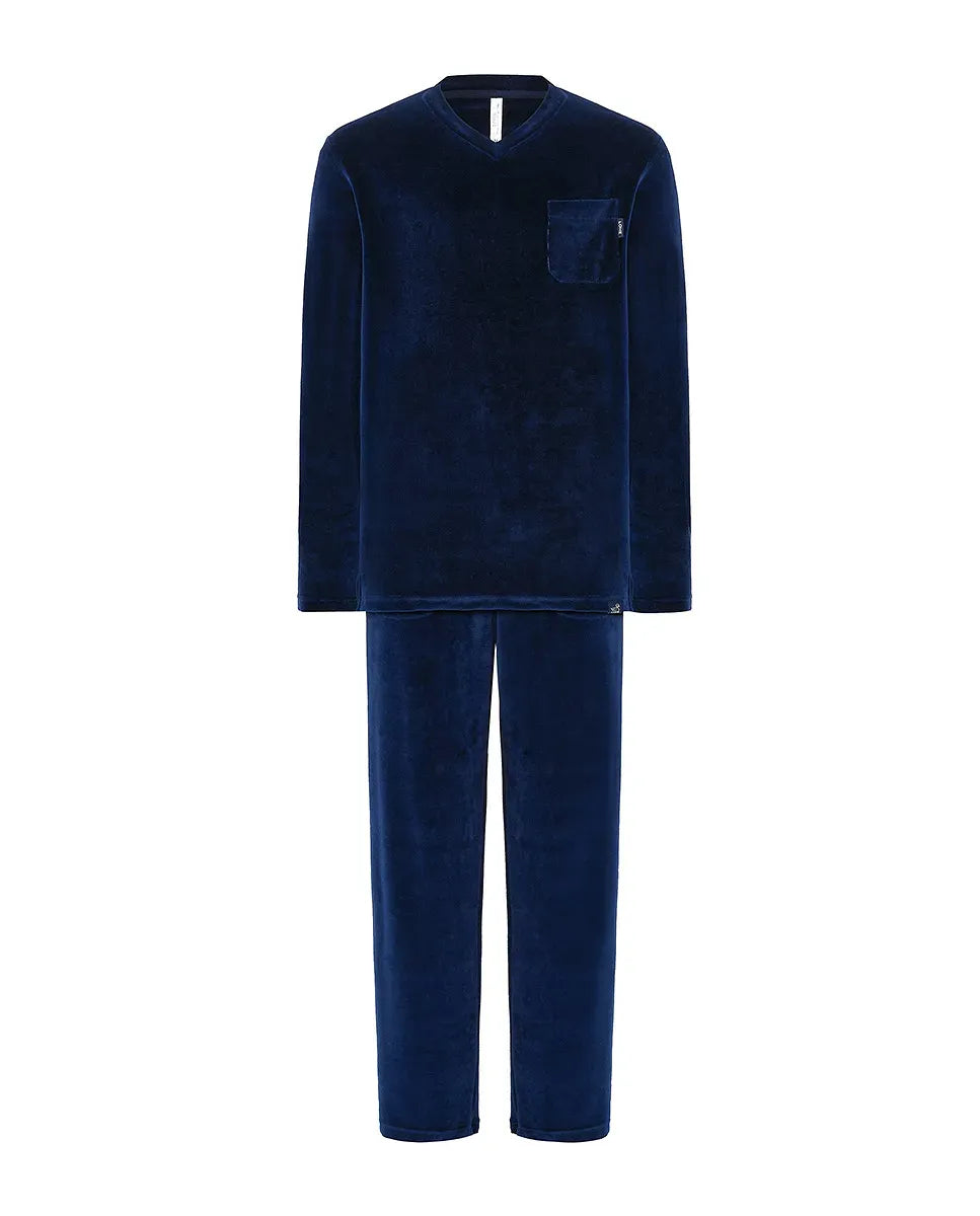 Pijama Lohe de hombre terciopelo marino, escote en pico, manga larga y pantalón y bolsillos laterales.