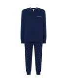 Conjunto de pijama largo de invierno para hombre, marino con estrellas, sobre fondo neutro.