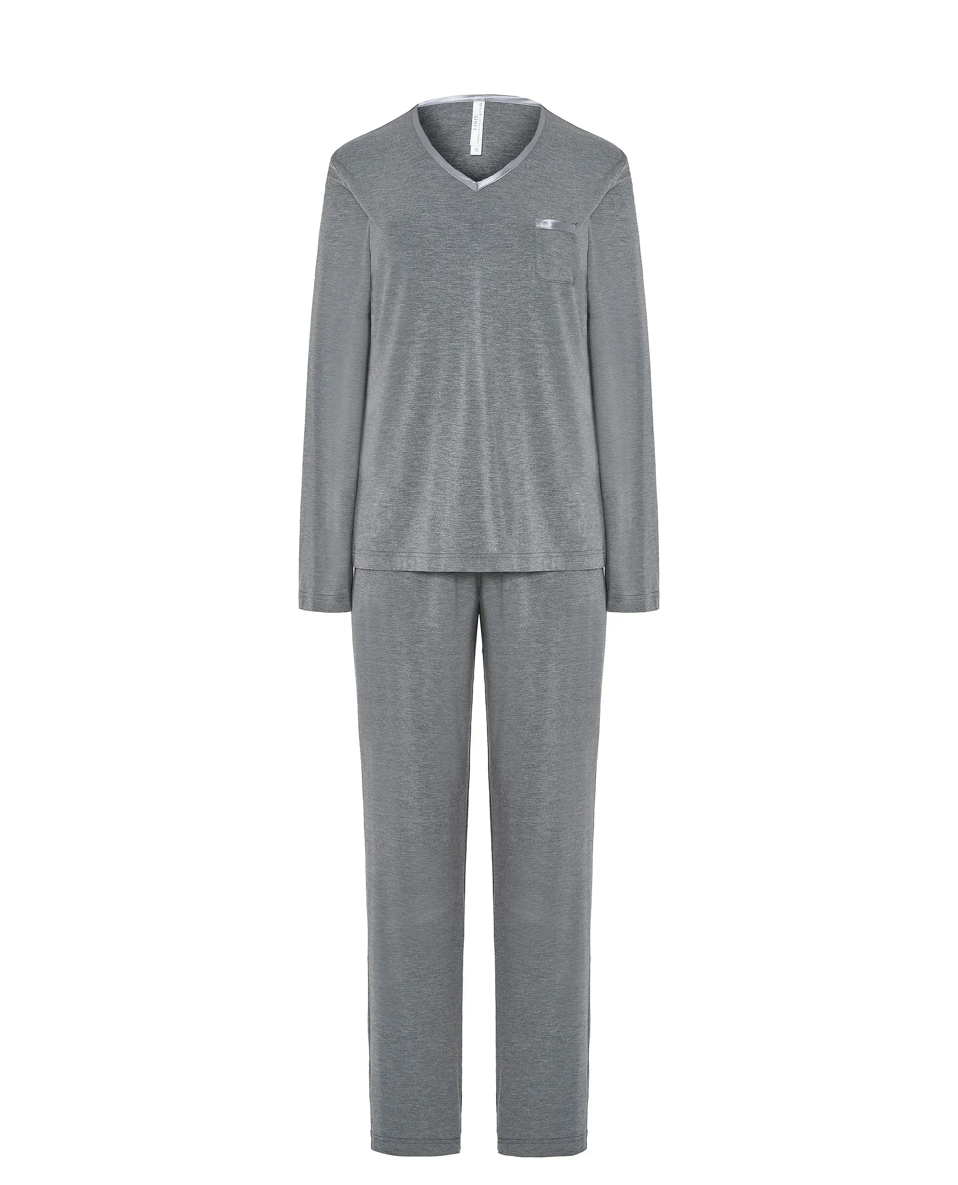 Detalle del cinturón de la bata de mujer de invierno en modal gris con detalles de raso