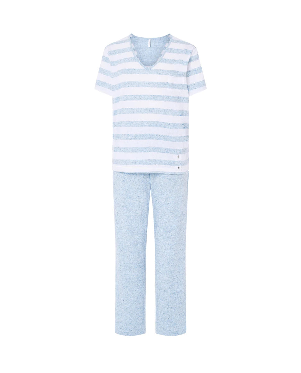 Pijama largo de mujer, camiseta manga corta vigoré rayas celestes con cuello pico y pantalón largo a juego.
