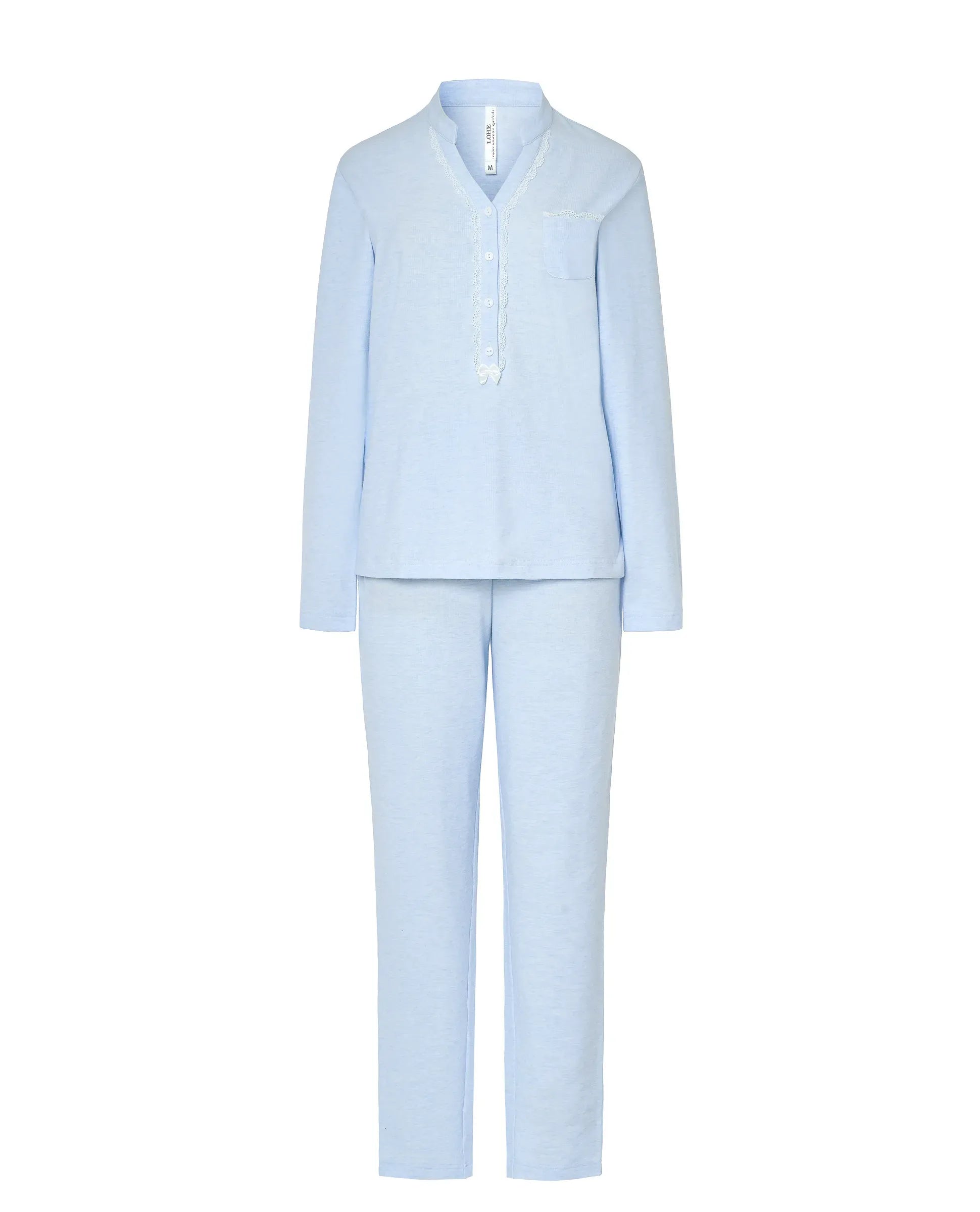 Pijama Lohe celeste de mujer con detalle de encaje en la abertura de botones con manga larga y pantalón largo.