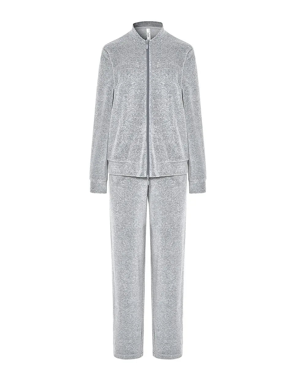 Pijama Lohe de mujer terciopelo, abierto con cremallera, bolsillos laterales, manga larga y pantalón largo.