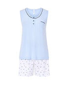 Pijama corto sin mangas celeste acanalado, cuello redondo botones y vivo marino. Pantalón corto blanco con cerecitas azules.