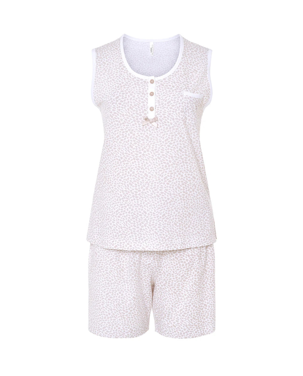 Pijama veraniego de mujer corto sin mangas estampado animal print camel con cuello abotonado y lacito