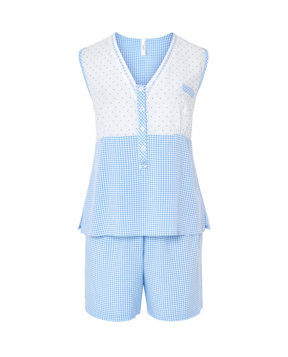Pijama corto mujer: top blanco plumeti y cuadritos celeste, pantalón ajustable cuadritos celeste.